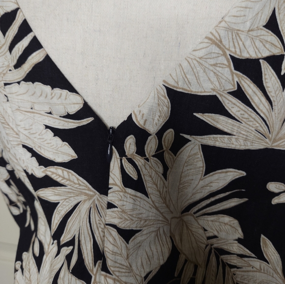 HP!! Vince Camuto Printed Linen Mix V-Neck Midi Dress - Picture 6 of 9